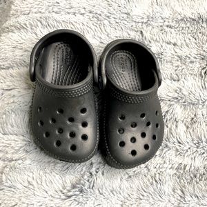 Black baby crocs size 5